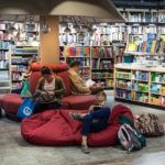 Actuweb maisons d'édition Il donne ses livres a une librairie