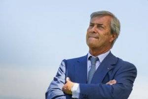 Monopole : après la télévision, Vincent Bolloré s’offre (aussi) l’édition française