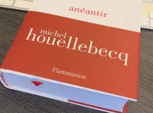 Anéantir démarrage mitigé du nouveau Houellebecq en librairies