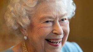 Dans les livres sur Elizabeth II, difficile de dire du mal de la reine