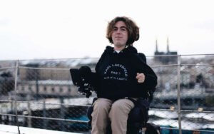 Arthur Baucheron, star de TikTok, sort un livre : «Je ne m’attendais pas à ce qu’un gars en fauteuil intéresse»